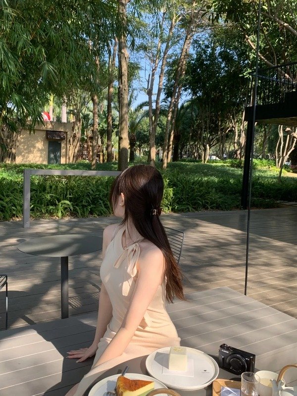 ảnh gái xinh che mặt 21