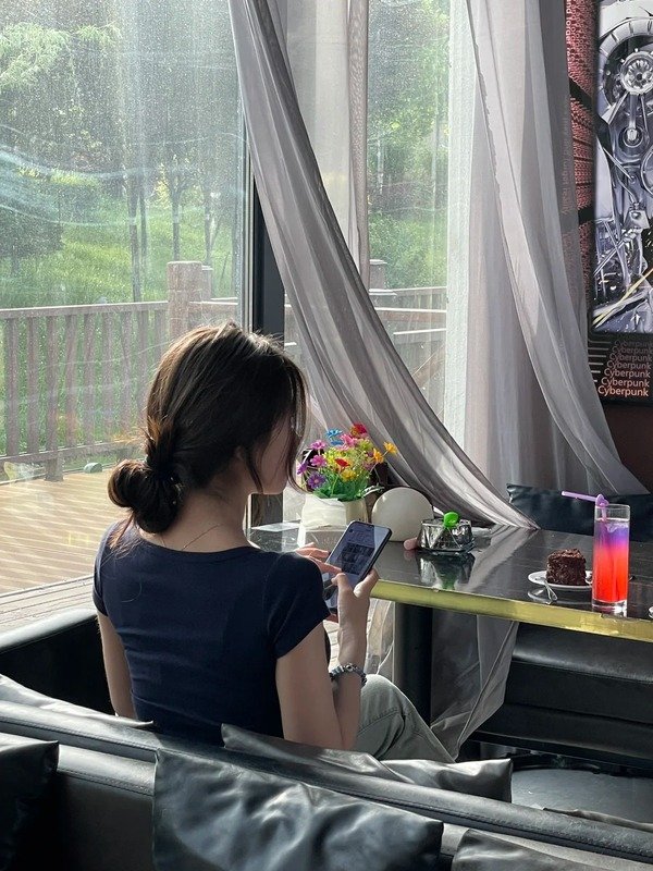 ảnh gái xinh che mặt 26