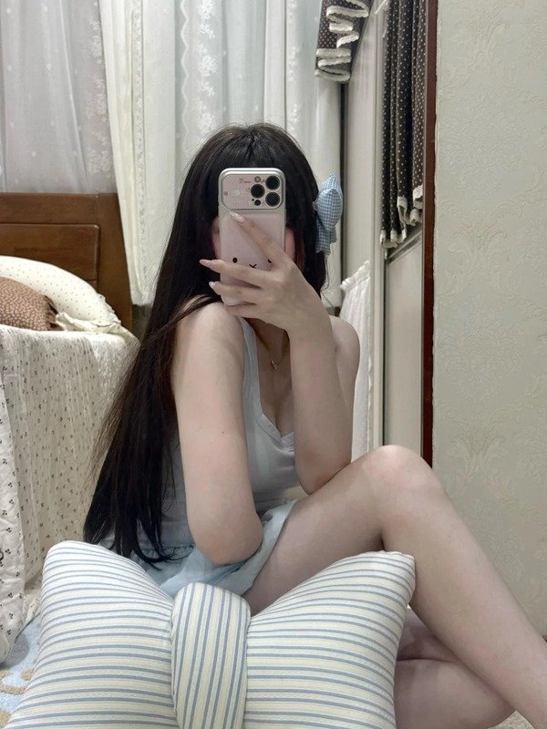 ảnh gái xinh che mặt 28