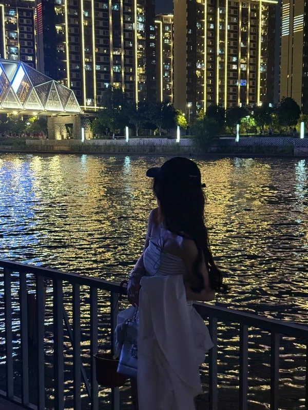 ảnh gái xinh che mặt 30