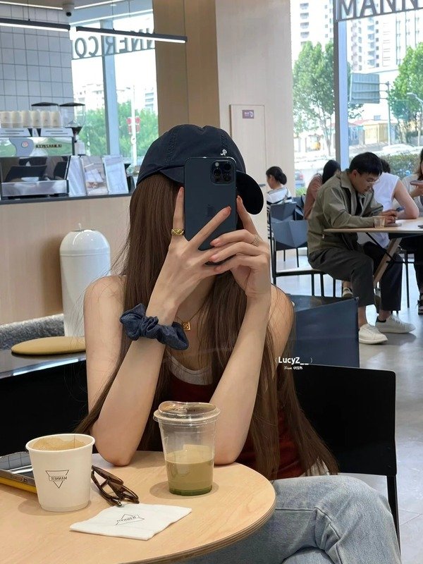 ảnh gái xinh che mặt bằng điện thoại 10