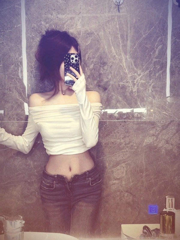 ảnh gái xinh che mặt bằng điện thoại 14