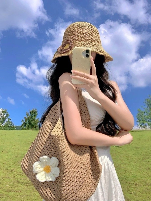 ảnh gái xinh che mặt bằng điện thoại 17