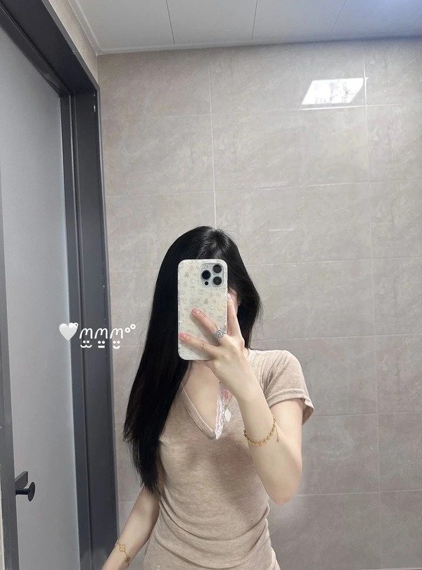 ảnh gái xinh che mặt bằng điện thoại 18