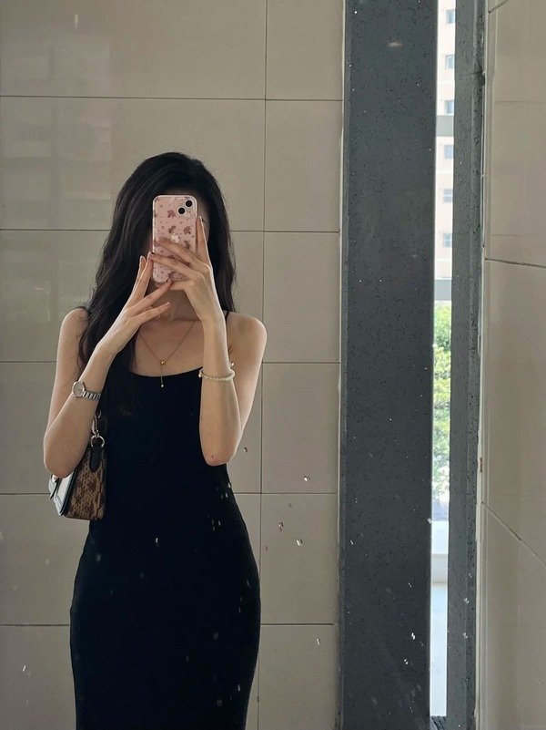 ảnh gái xinh che mặt bằng điện thoại 6