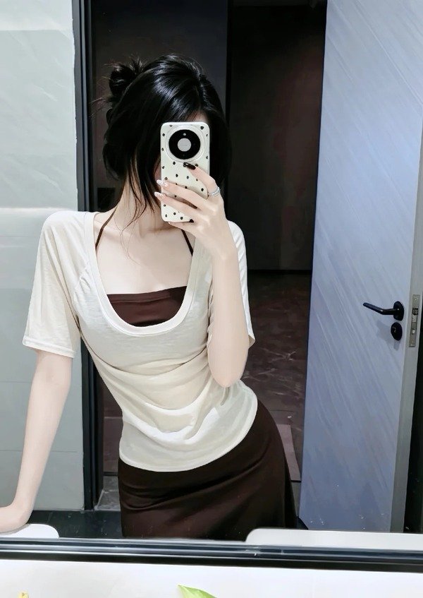 ảnh gái xinh che mặt bằng điện thoại 9