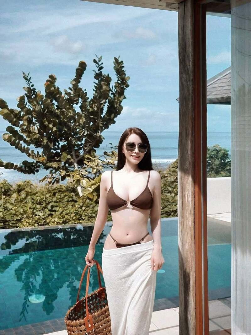 con gái mặc bikini siêu mỏng 30