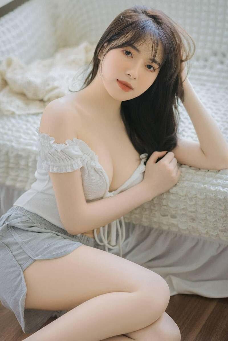 gái mặc bikini trong nhà 11