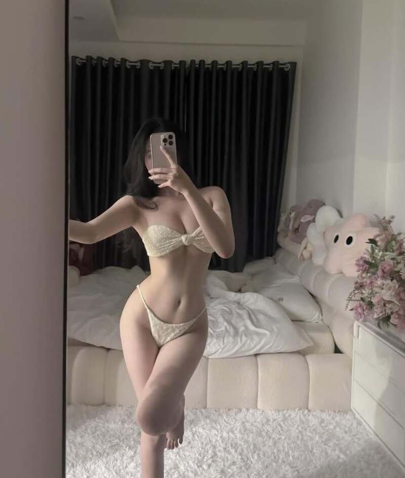 gái mặc bikini trong nhà 7
