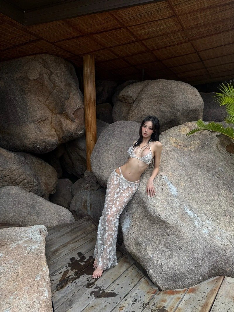 gái mặc bikini trong suốt 12
