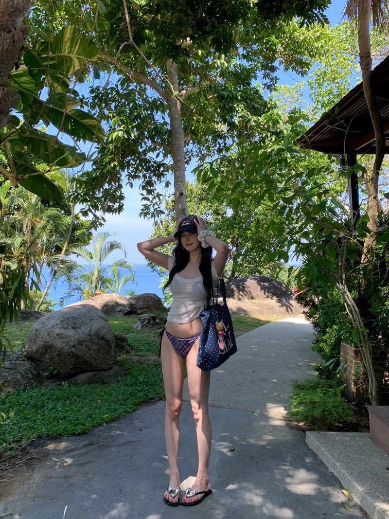 gái mặc bikini trong suốt 19