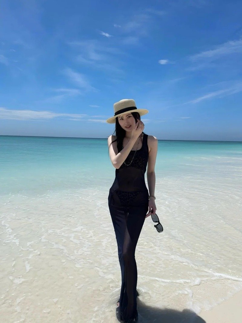 gái mặc bikini trong suốt 20