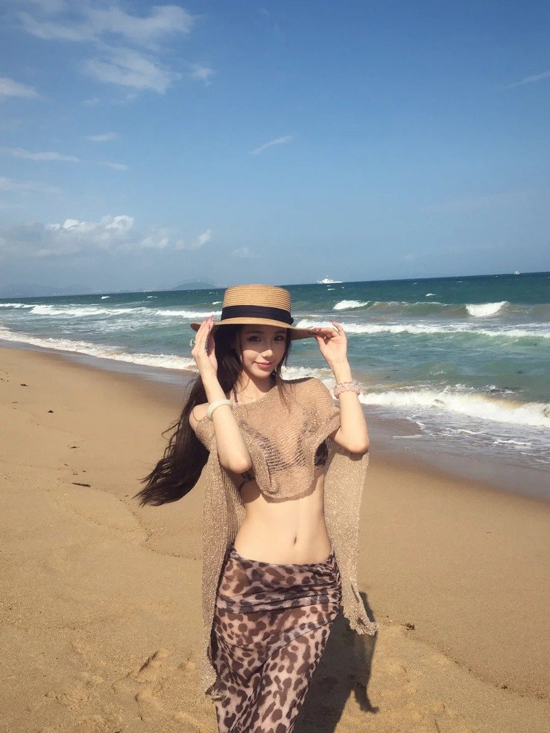gái mặc bikini trong suốt 5