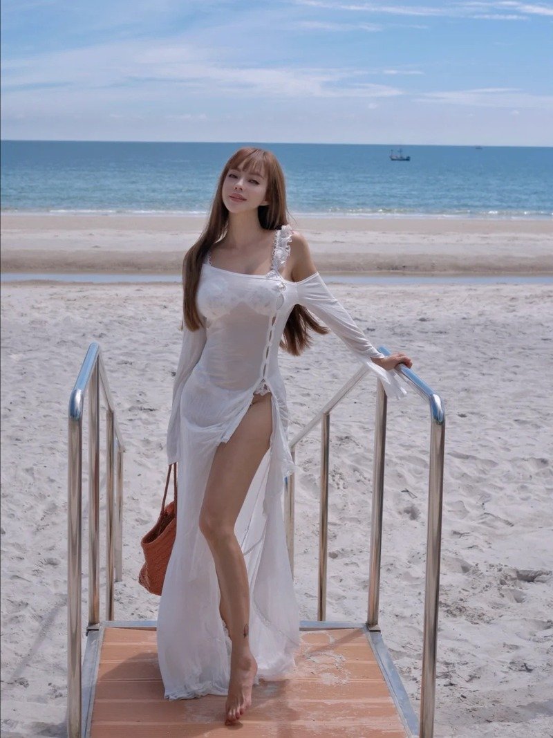 gái mặc bikini trong suốt 6