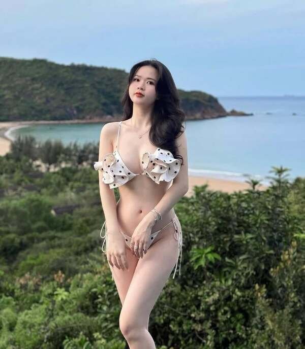 gái xinh bikini 12