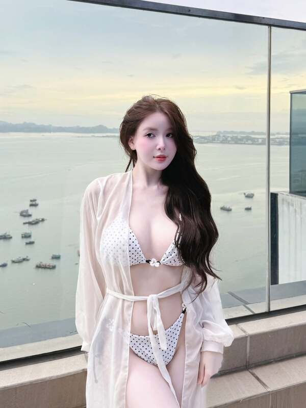 gái xinh bikini 22