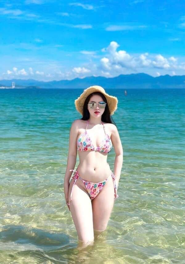 gái xinh bikini 24