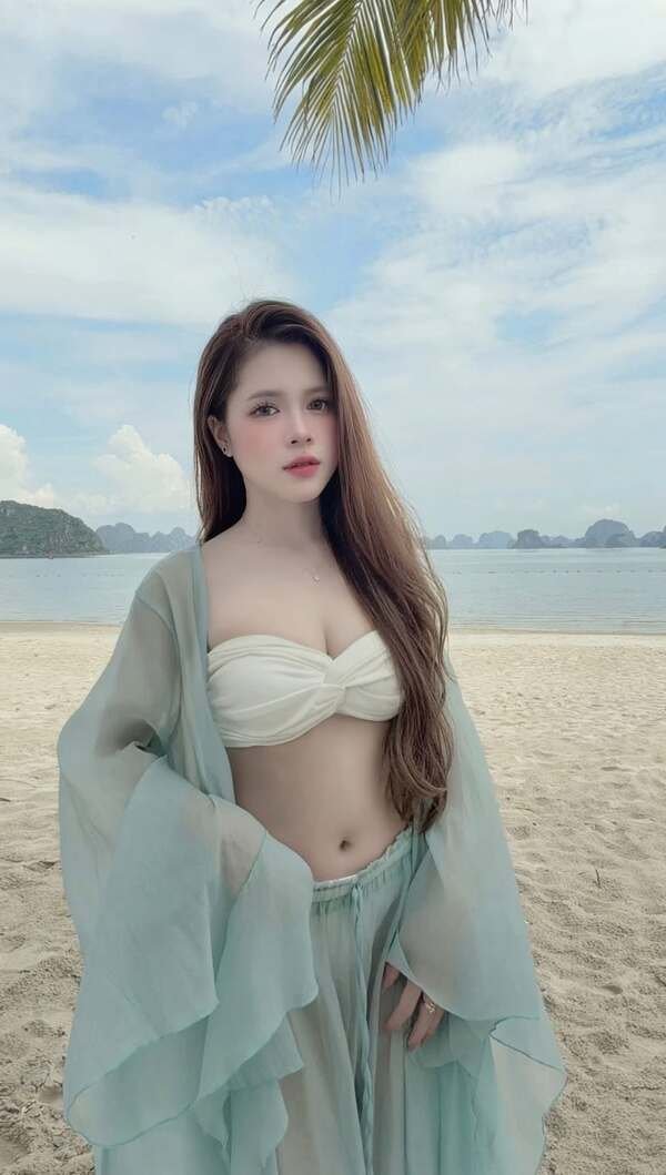 gái xinh mặc bikini trắng 11
