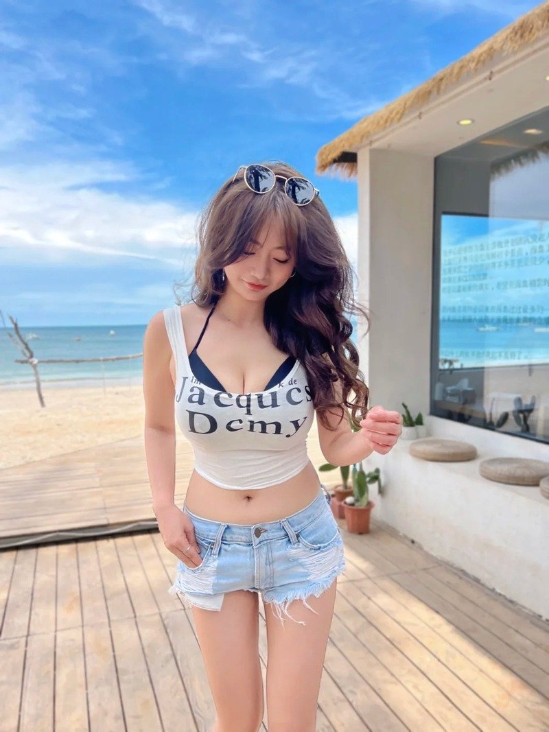 gái xinh show vú 21