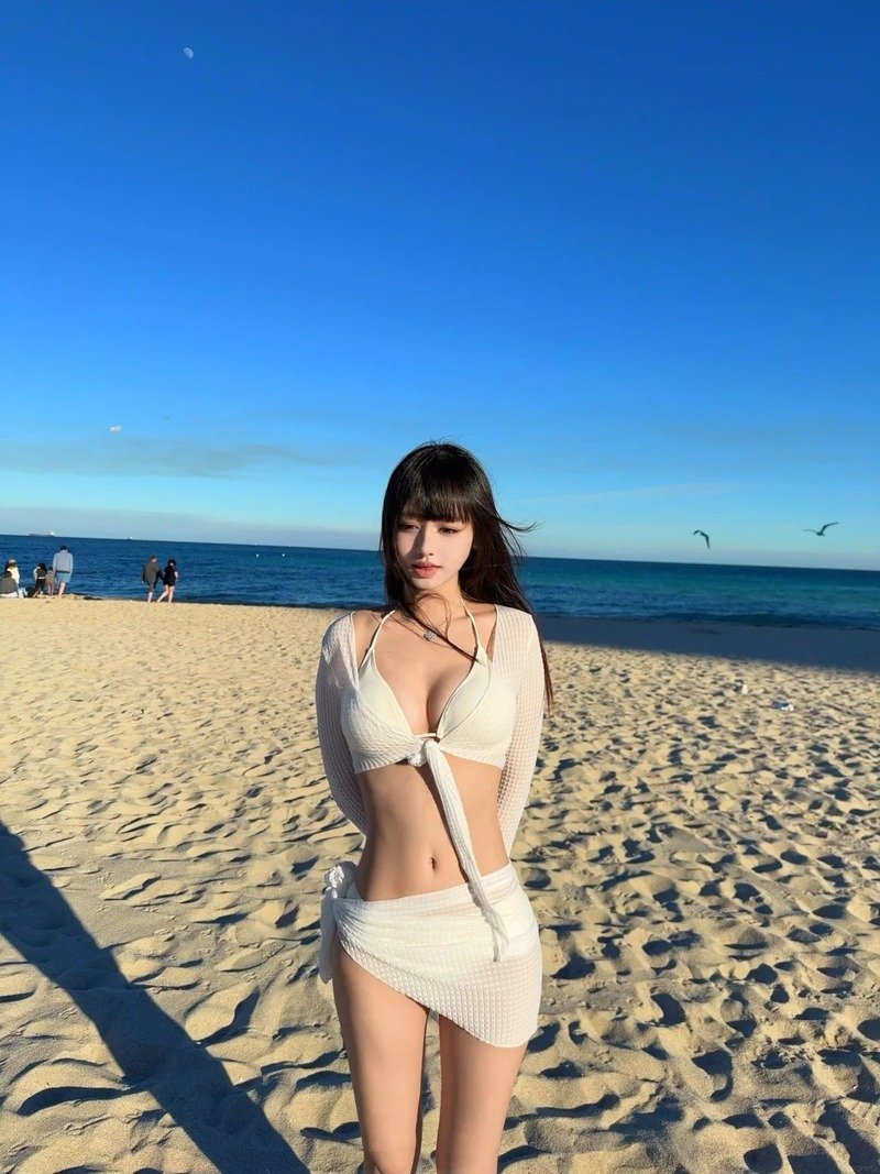 gái xinh show vú 25
