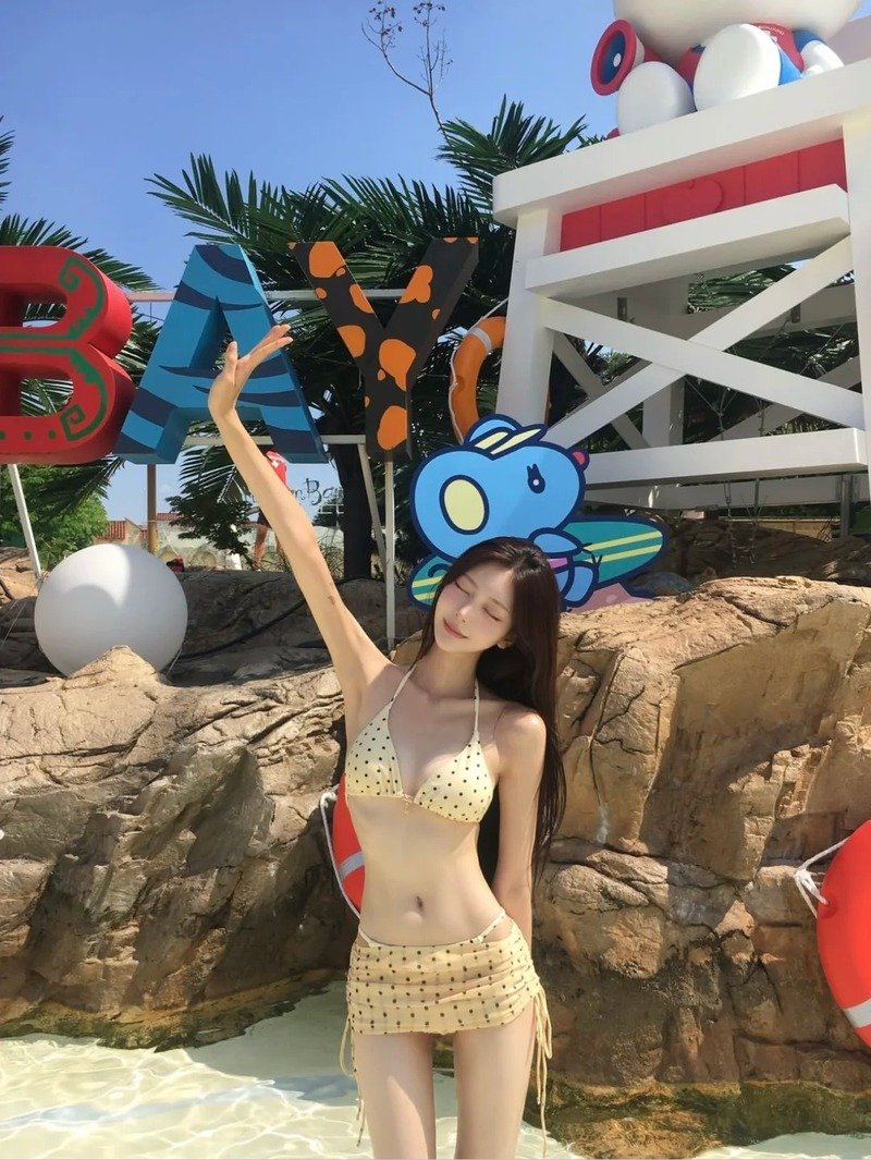 gái xinh việt nam mặc bikini đi biển 10