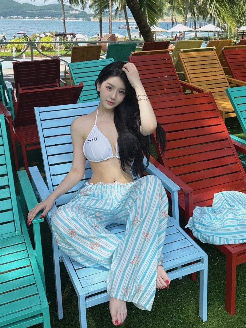 gái xinh việt nam mặc bikini đi biển 17