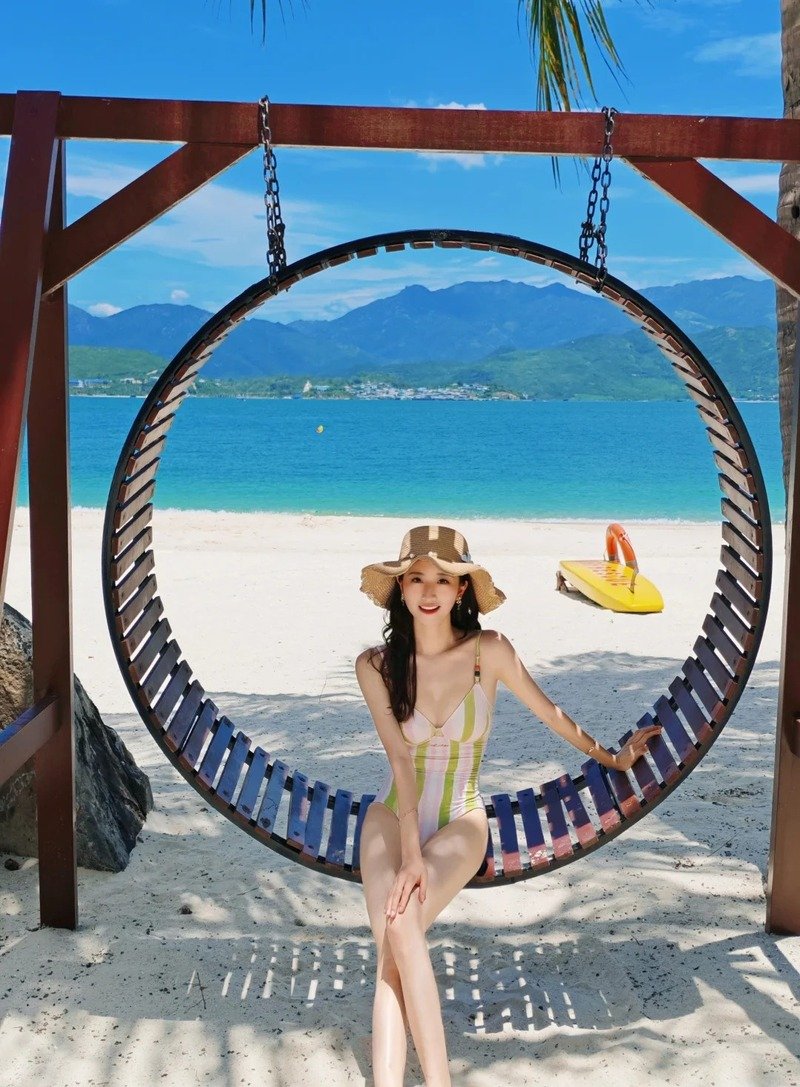 gái xinh việt nam mặc bikini đi biển 2