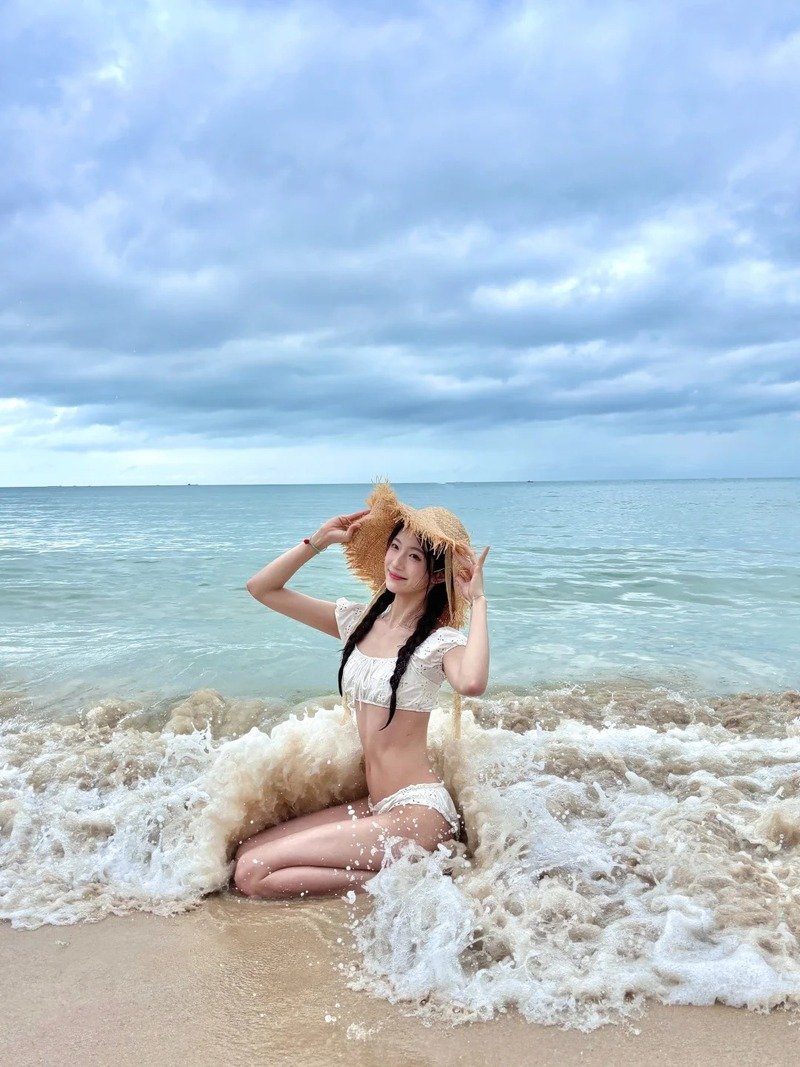 gái xinh việt nam mặc bikini đi biển 22