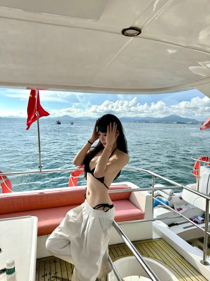gái xinh việt nam mặc bikini đi biển 27