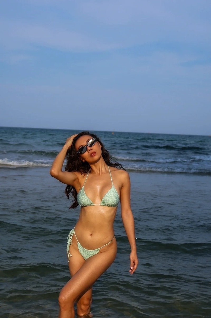 gái xinh việt nam mặc bikini đi biển 28