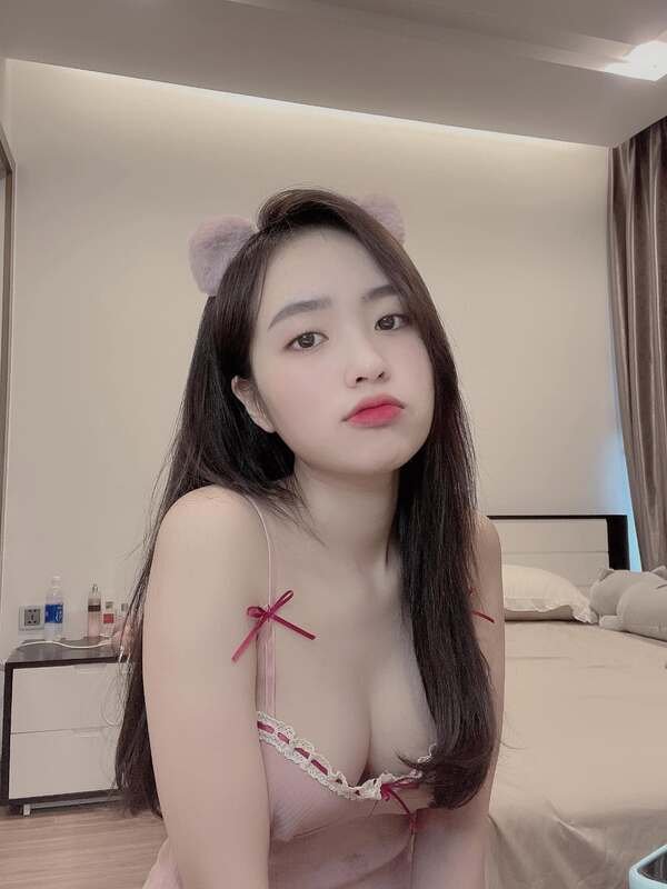 ảnh gái xinh vú to
