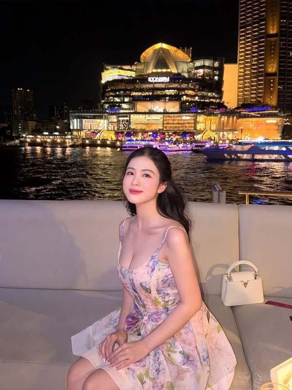 gái xinh vú to 21