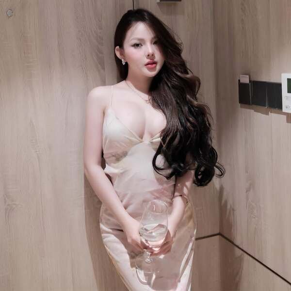 gái xinh vú to 28