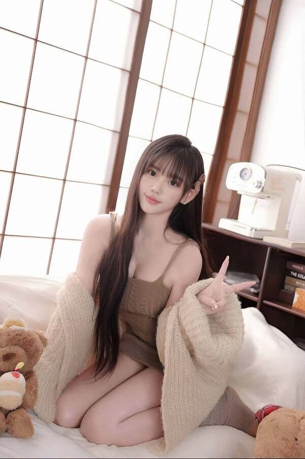 gái xinh vú to 32