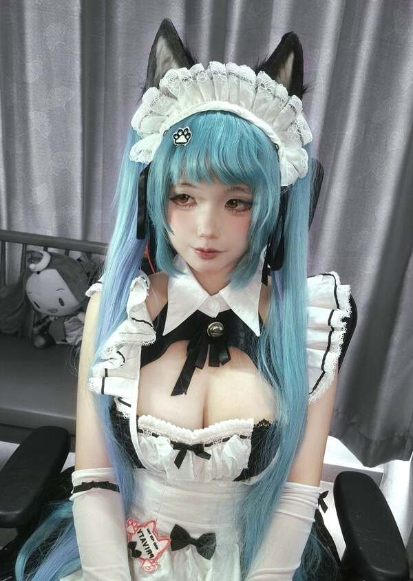 gái xinh vú to cosplay 12