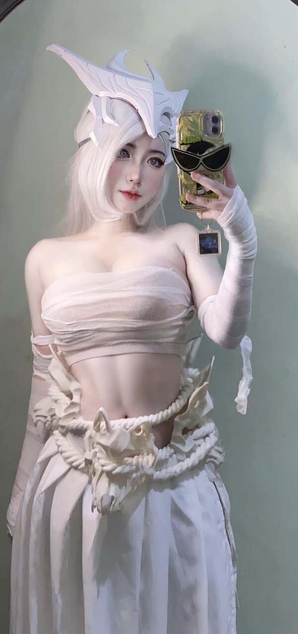 gái xinh vú to cosplay 2