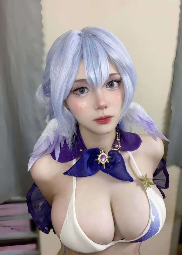 gái xinh vú to cosplay 3