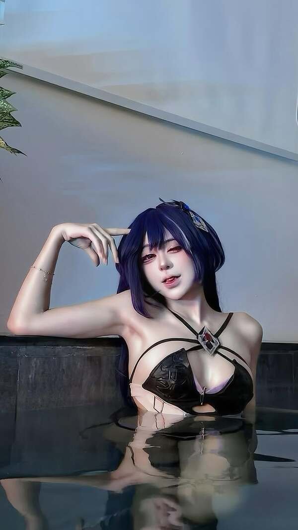 gái xinh vú to cosplay 30