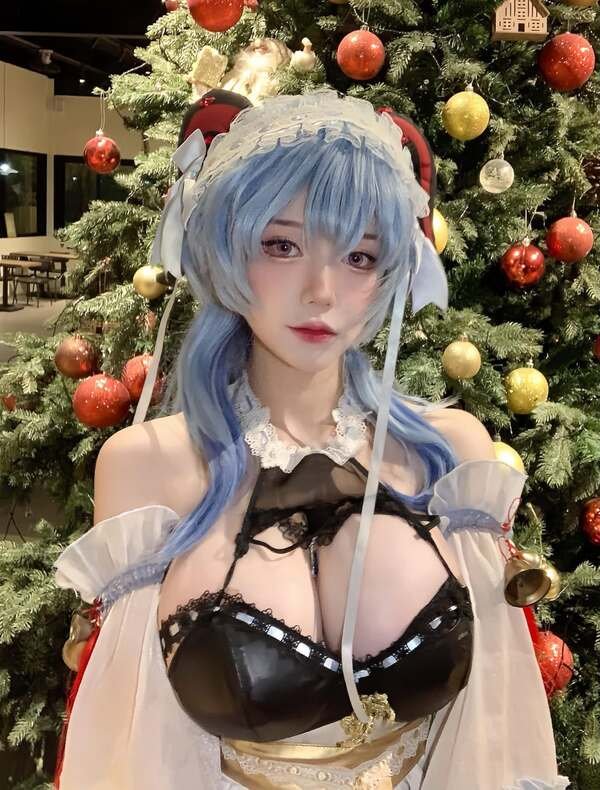 gái xinh vú to cosplay 6