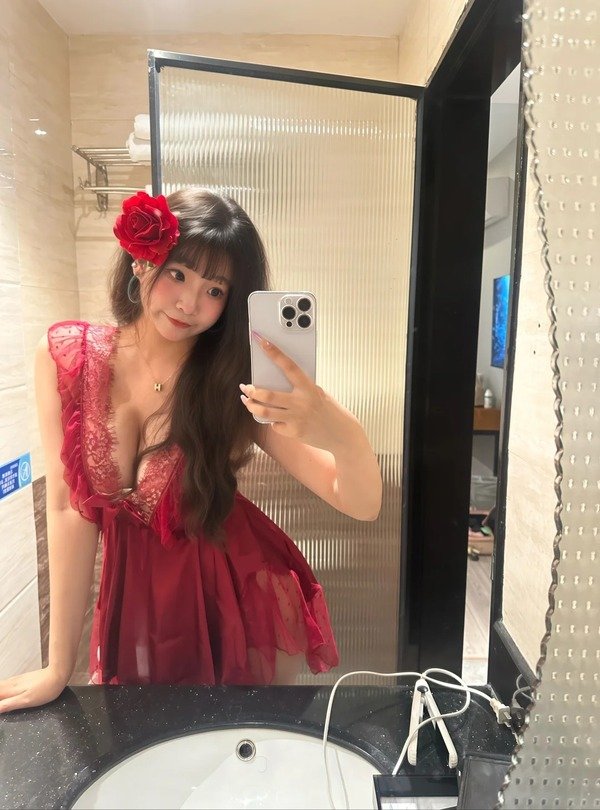 gái xinh vú to tự sướng 13