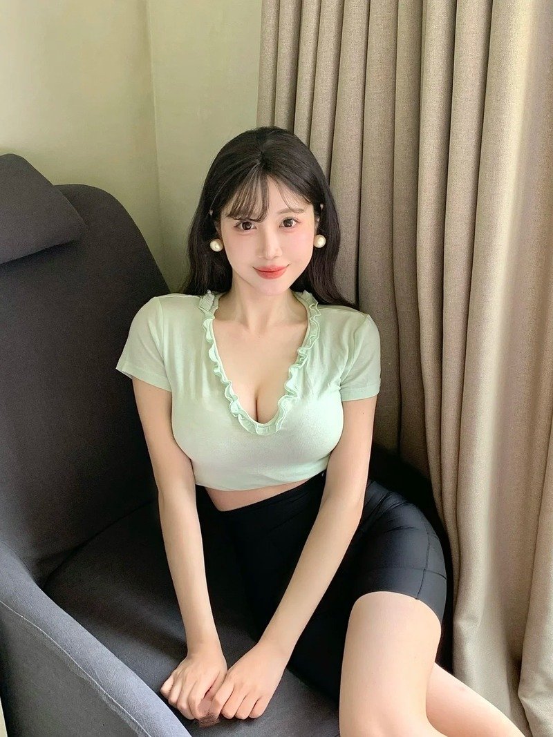ảnh gái múp 17