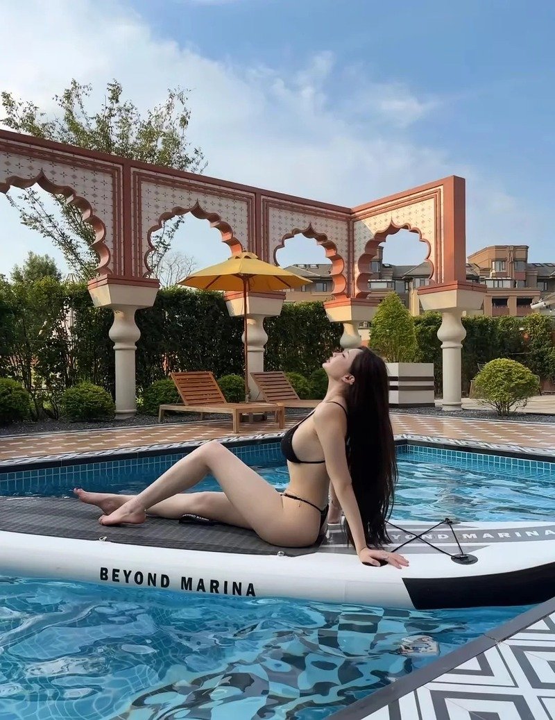 gái xinh mặc bikini siêu ngắn 10