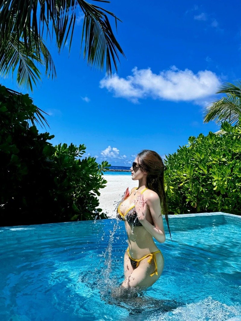 gái xinh mặc bikini siêu ngắn 22
