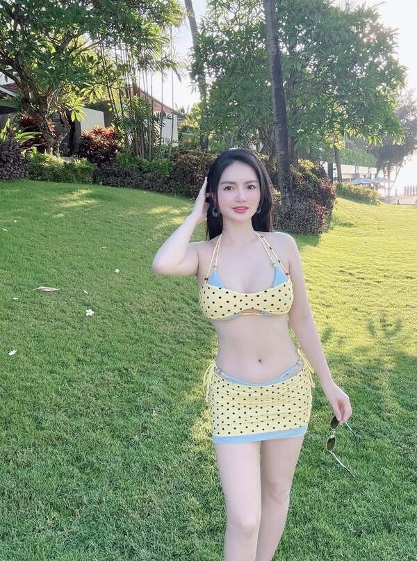 gái xinh mặc váy 8