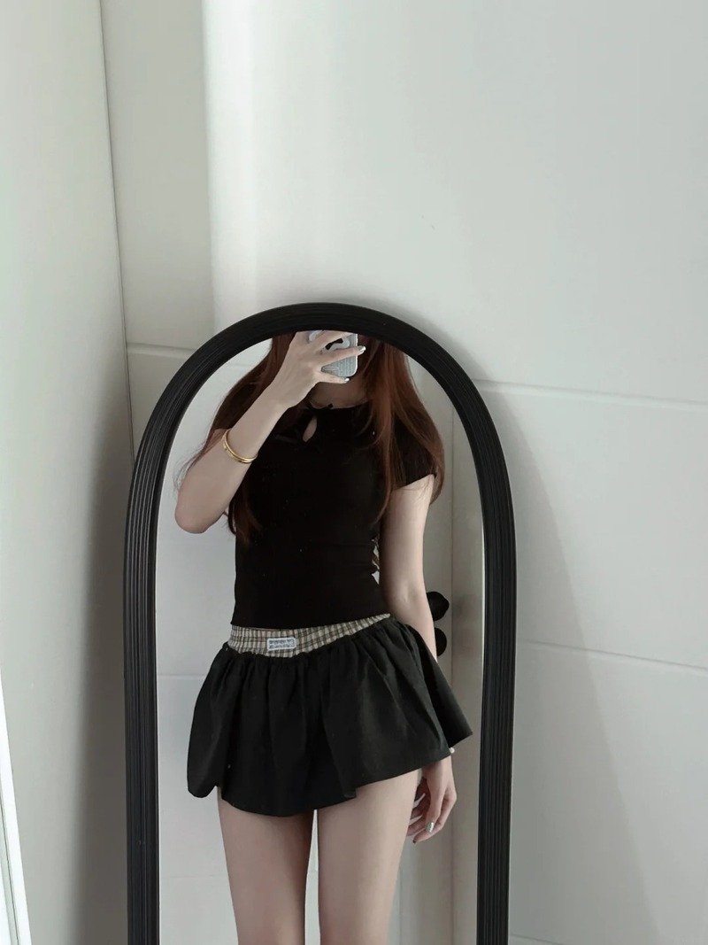 gái xinh mặc váy ngắn đen 15