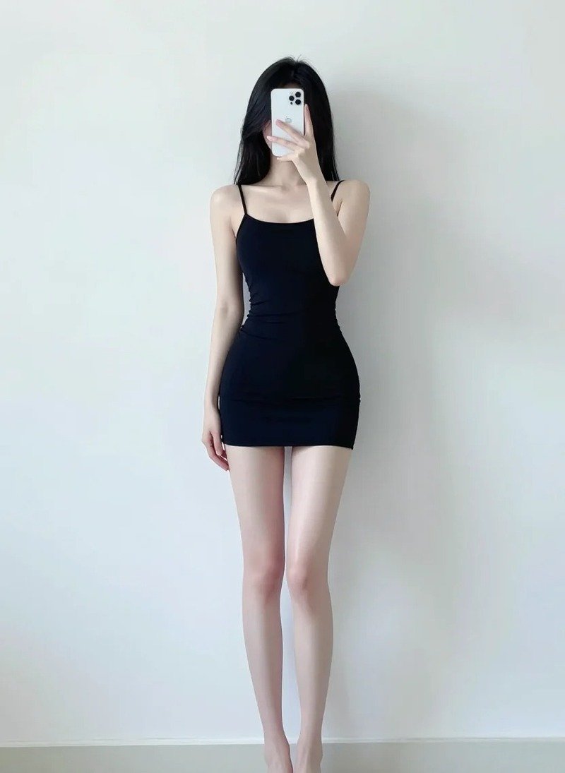 gái xinh mặc váy ngắn đen 17