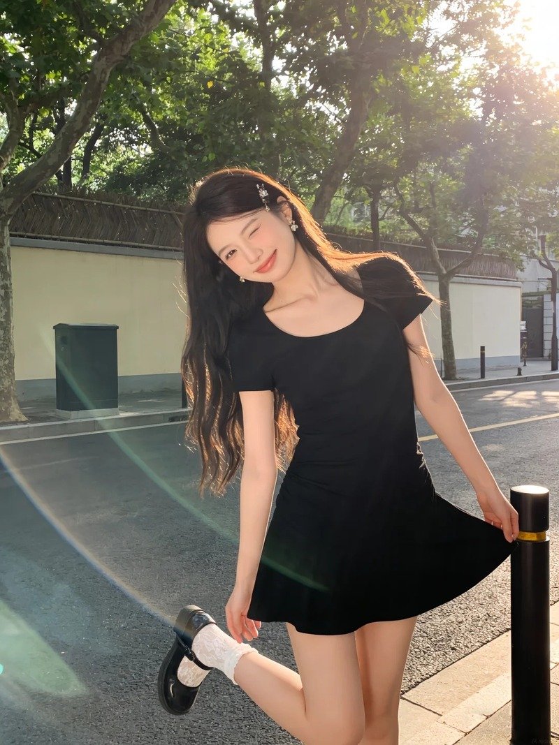 gái xinh mặc váy ngắn đen 19