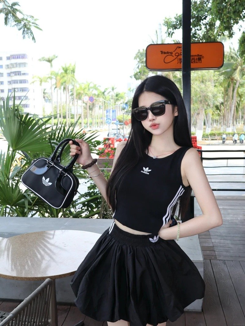 gái xinh mặc váy ngắn đen 25