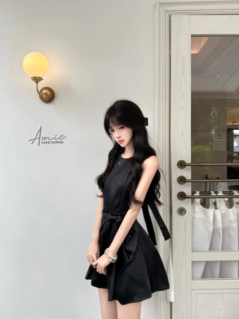 gái xinh mặc váy ngắn đen 26