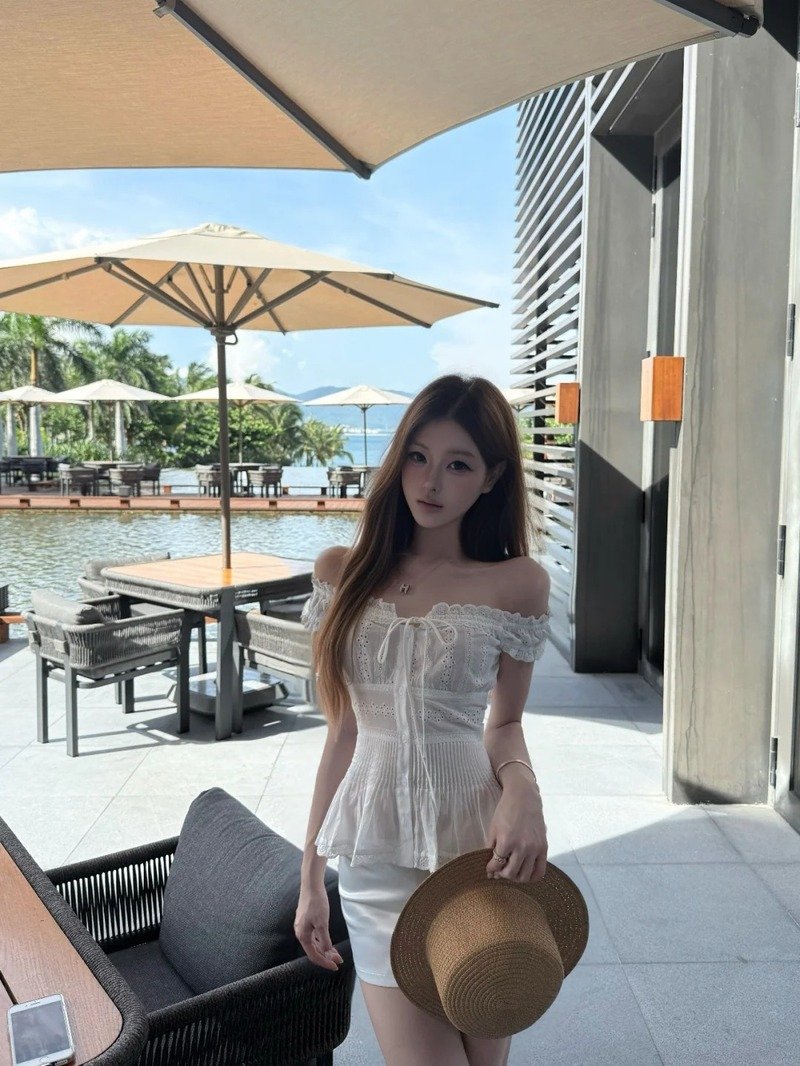 gái xinh mặc váy ngắn trắng 23